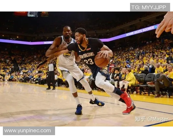 勇士与鹈鹕季后赛第三场激战回顾球星表现与战术分析